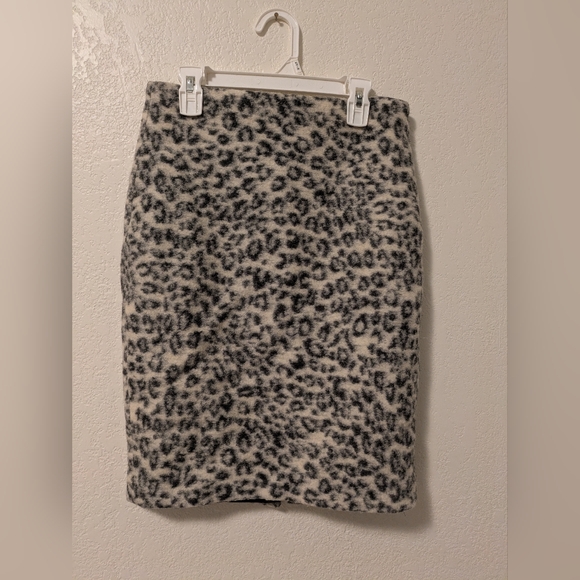 Ann Taylor Dresses & Skirts - Ann Taylor Animal print skirt